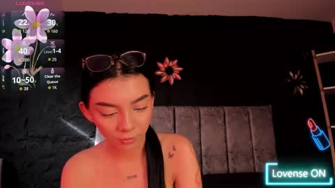 cleowhite_ online show from March 17, 9:20 pm