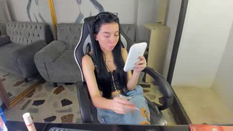 cleowhite_ online show from March 15, 8:12 pm