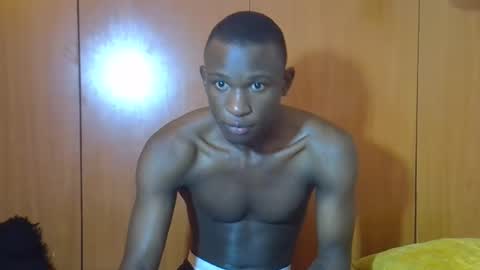 clive_damian online show from May 26, 11:49 am