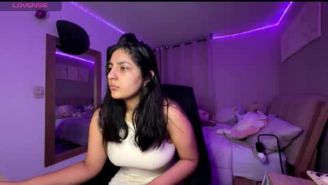 cloe small online show from November 14, 8:05 am