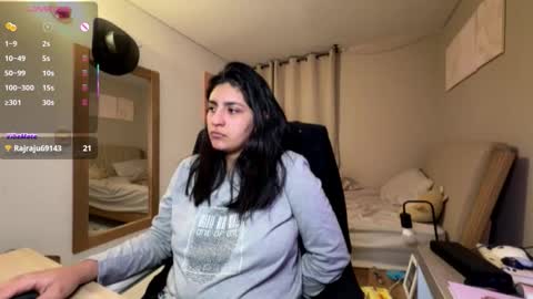 cloe small online show from November 25, 6:01 am