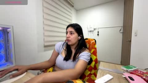 cloe small online show from July 31, 5:19 am