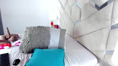 Queen Cloe online show from November 19, 9:13 pm