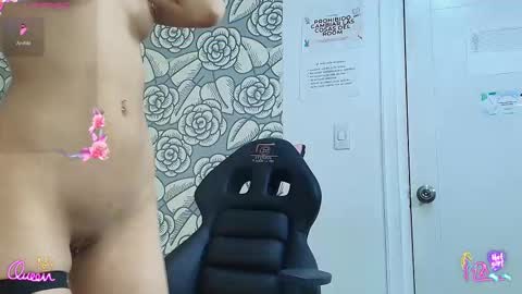cloee_tay1 online show from February 14, 2:20 pm