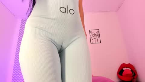 cloe online show from November 12, 8:22 pm