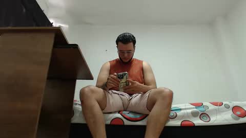 cloudsfunxxx online show from April 29, 5:40 pm