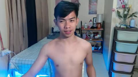 clyde_twinkx online show from May 2, 6:03 pm