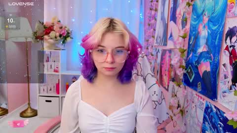 Mia online show from November 17, 3:25 pm