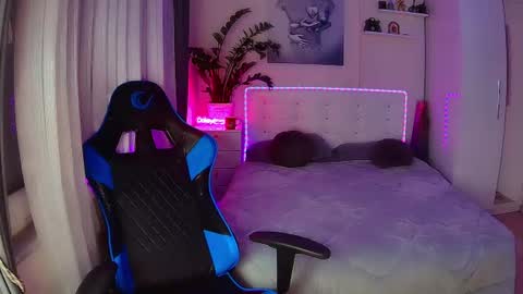 Ur goddess Nikki online show from July 2, 2:00 pm