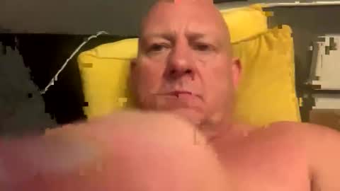 col4nows online show from October 25, 8:42 pm