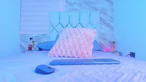 colett online show from November 19, 11:53 am