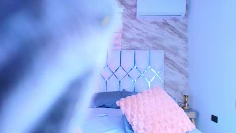 colett online show from February 18, 12:05 pm