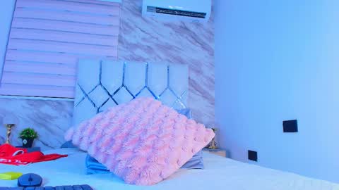 colett online show from February 14, 12:08 pm