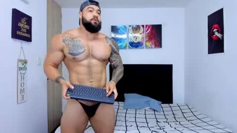 college_muscle_ass online show from June 19, 8:48 pm