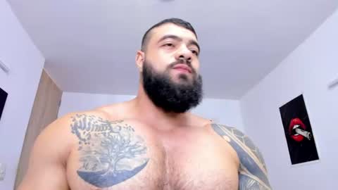 college_muscle_ass online show from July 28, 7:50 pm