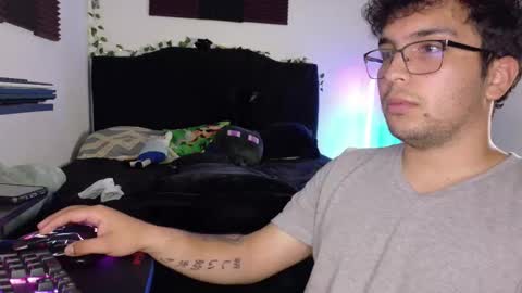 conor_taylor_ online show from December 4, 6:18 pm