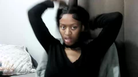 cookiecandyx online show from November 17, 1:41 am