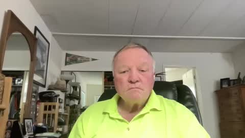 Snapshot of cookoosnest chatting on January 22, 12:06 am cookoosnest online show from January 22, 12:06 am