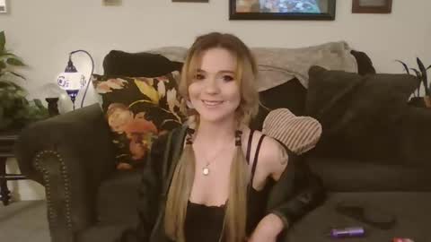 cora_jones4 online show from April 29, 3:11 am