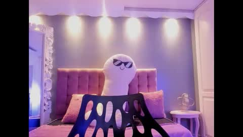 Coral  online show from May 4, 1:06 pm