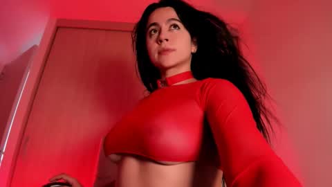 Coralinekam1 online show from November 26, 9:00 pm