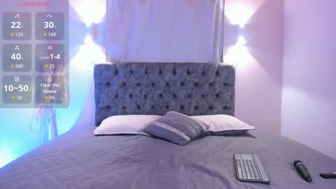 corinabrown_ online show from March 9, 11:20 pm