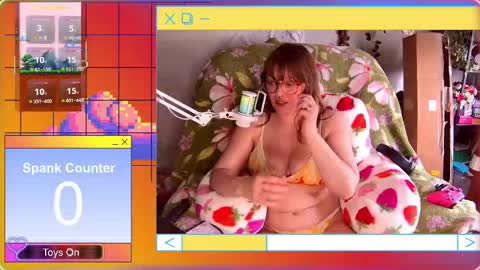 Snapshot of cornchloestar chatting on September 15, 8:32 pm cornchloestar online show from September 15, 8:32 pm