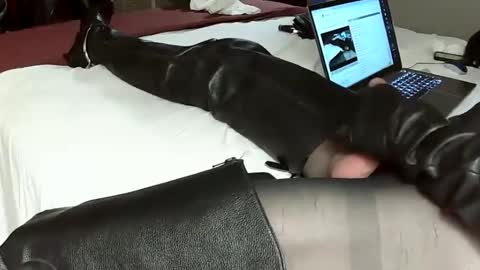 corsetnboots online show from December 7, 9:22 am