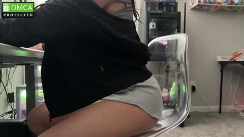 BrittanyRose online show from December 1, 2:04 pm