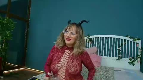 cougarmilf_ online show from June 14, 8:00 pm