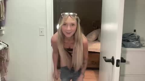 Country Cutie online show from March 12, 6:17 am