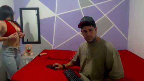 couple_hot069 online show from March 8, 5:55 am