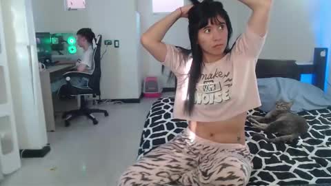 couple_sexxx993 online show from May 6, 10:27 pm