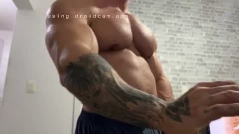 couplemuscle40 online show from June 16, 11:20 pm