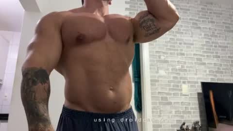 couplemuscle40 online show from August 7, 1:04 am