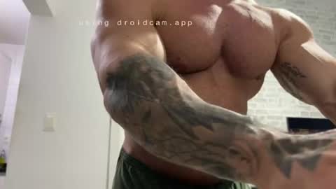 couplemuscle40 online show from August 9, 3:34 am