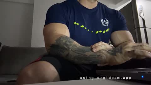 couplemuscle40 online show from October 4, 1:03 am