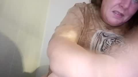 Snapshot of crazy7red chatting on October 10, 8:09 am Crazy7red online show from October 10, 8:09 am