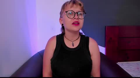 Snapshot of crazy_cakes_ chatting on February 24, 2:40 am Lexie  Rose  online show from February 24, 2:40 am