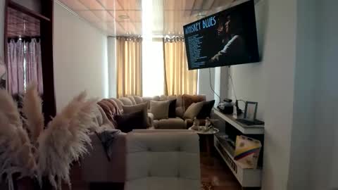 LAURA online show from June 10, 5:01 pm