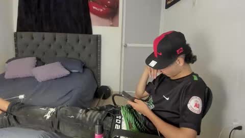 crazzy_master1 online show from May 27, 4:20 am