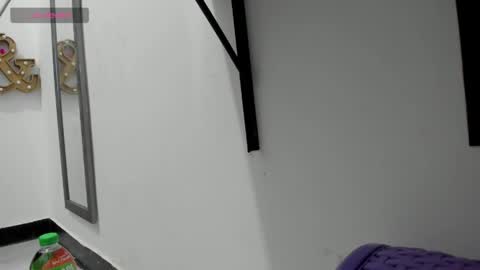 criistal_castro online show from May 2, 9:37 am