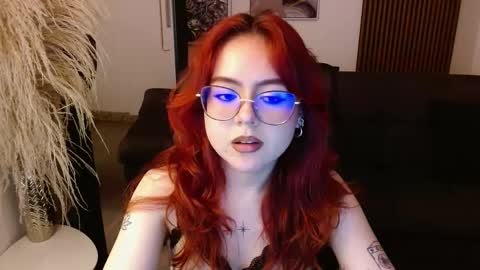 Snapshot of crimson_tati chatting on February 7, 6:45 am Tatiana online show from February 7, 6:45 am