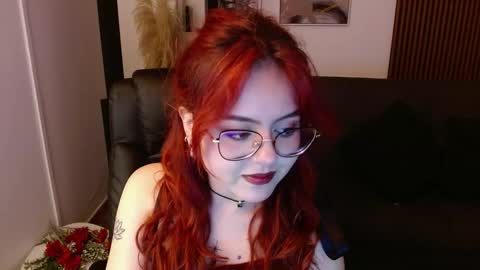 Snapshot of crimson_tati chatting on February 19, 8:22 am Tatiana online show from February 19, 8:22 am