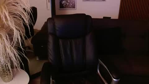 Snapshot of crimson_tati chatting on February 6, 4:10 am Tatiana online show from February 6, 4:10 am