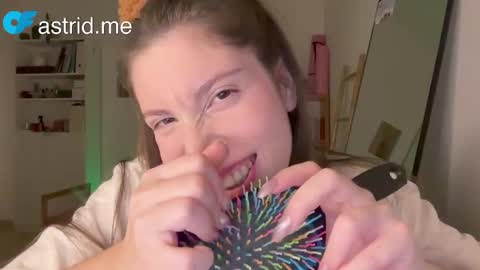 Snapshot of cringebutcute chatting on October 22, 10:11 pm Astrid online show from October 22, 10:11 pm