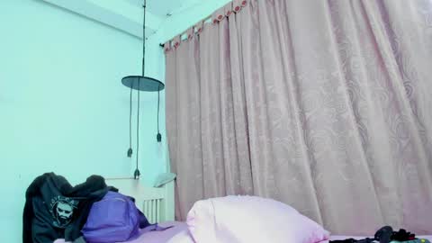 cris_dulce online show from May 2, 9:31 pm