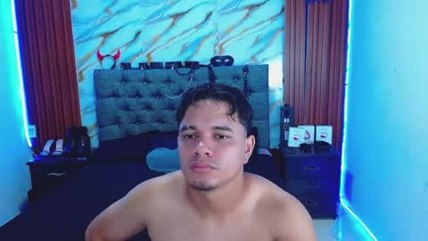 CRISANDMERY online show from August 4, 4:19 am