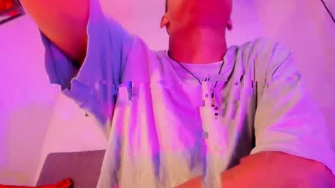 criss_zuri online show from May 2, 1:50 pm