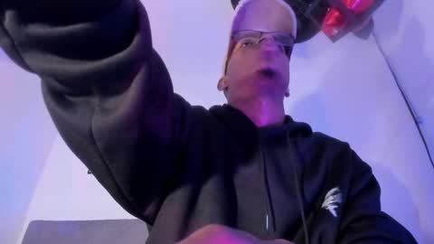 criss_zuri online show from April 28, 11:58 am